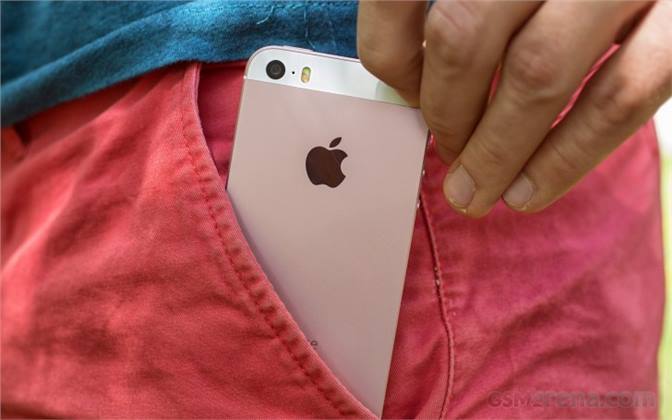 آبل لن تطلق نسخة جديدة من هاتف iPhone SE العام القادم